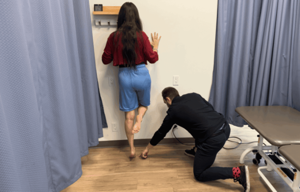 wall single leg balance exercsie